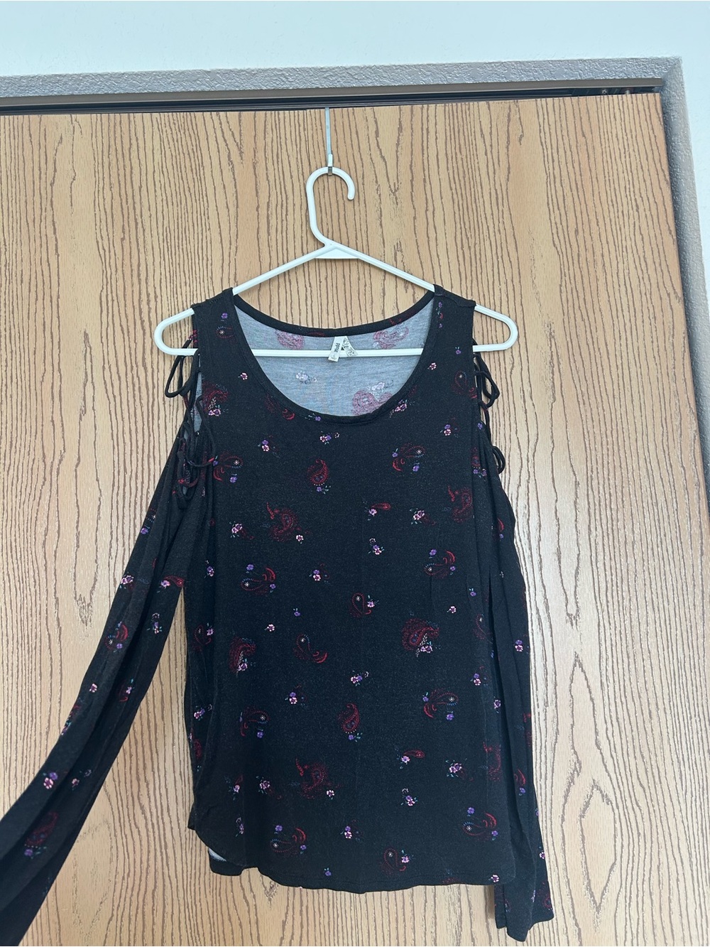 Mudd Black Cold-Shoulder Paisley Print Top with Tie Details